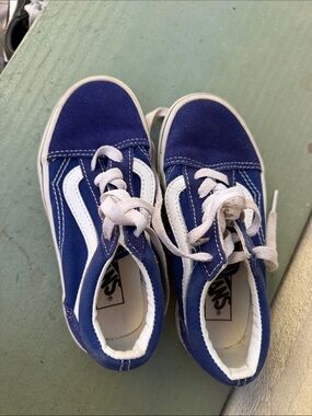 Vans Kids Old Skool Sneakers in Navy and White